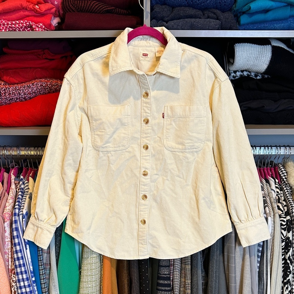 Levi’s butter colored long sleeve 2 pocket corduroy shacket size S NWT